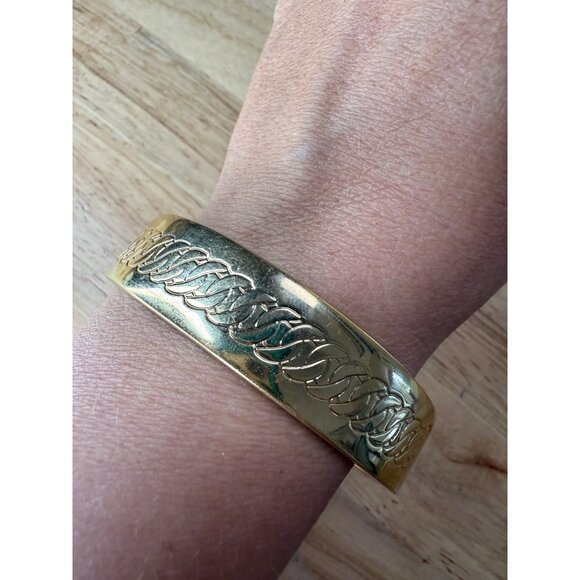 Marc Jacobs Gold Tone Bangle Bracelet With Braided Etched Design - 7" Medium Fit - Picture 16 of 16